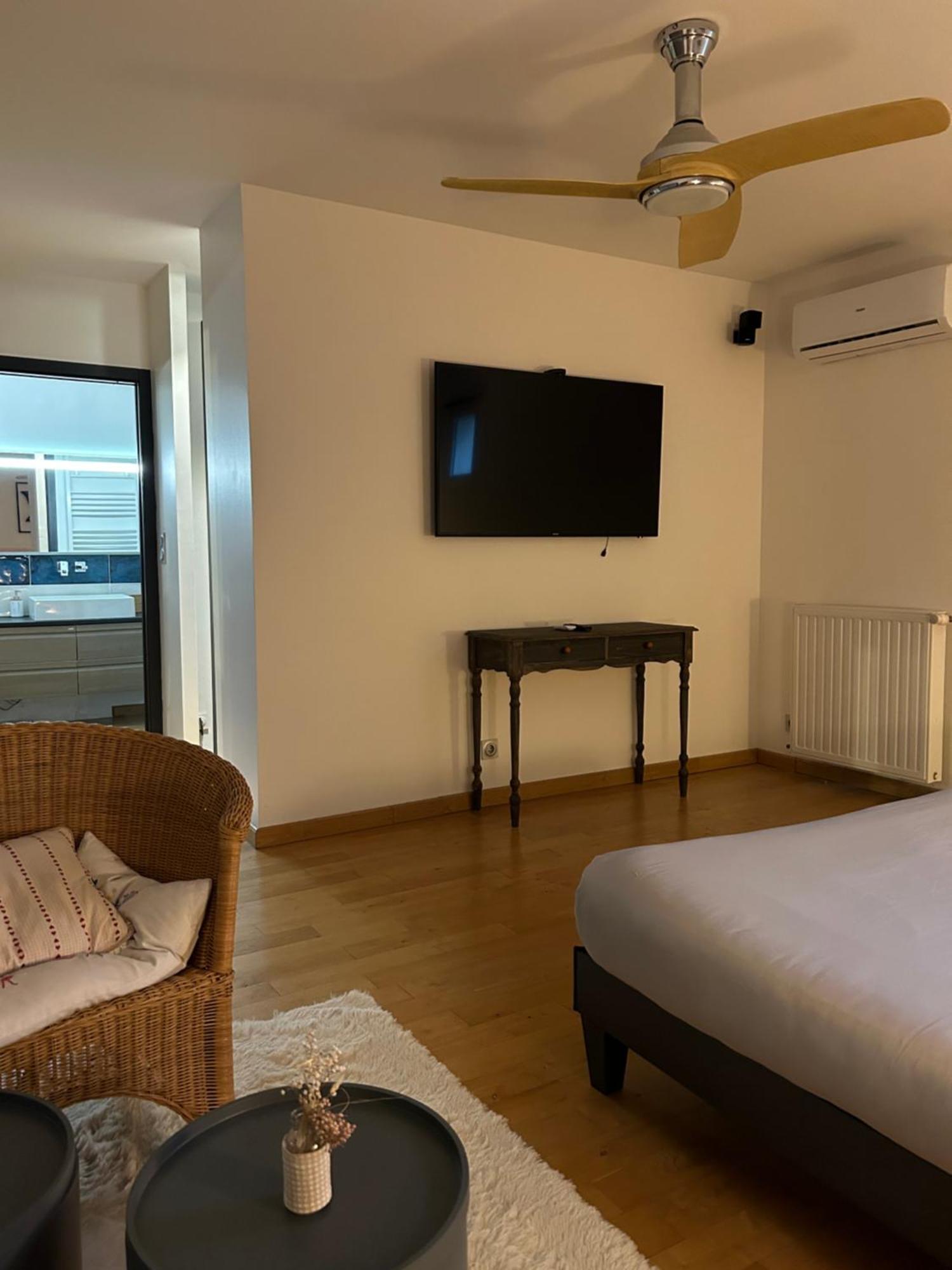 Chambre D'Hotes De Charme Saint-Germain-du-Puch Екстериор снимка